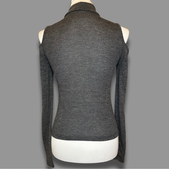 Forever 21 Heather Grey Cold Shoulder Long Sleeve Turtleneck (size S) - Picture 2 of 3
